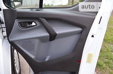 Вантажопасажирський фургон Ford Transit Custom 2015 в 
