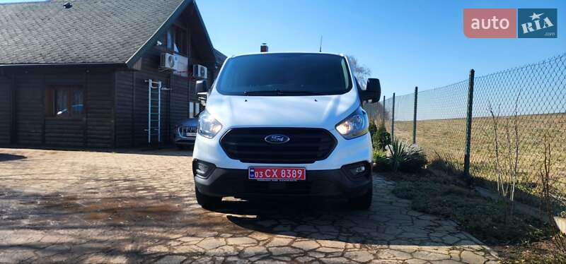 Вантажний фургон Ford Transit Custom 2019 в Нововолинську