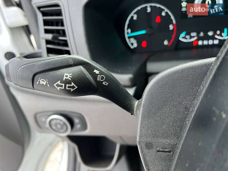 Вантажний фургон Ford Transit Custom 2019 в Львові
