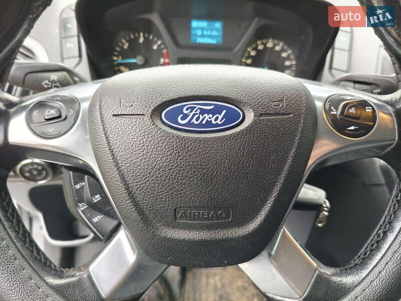 Вантажний фургон Ford Transit Custom 2017 в Міжгір'ї