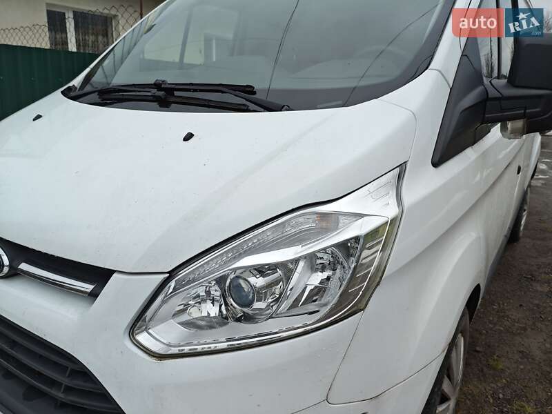 Вантажний фургон Ford Transit Custom 2017 в Міжгір'ї
