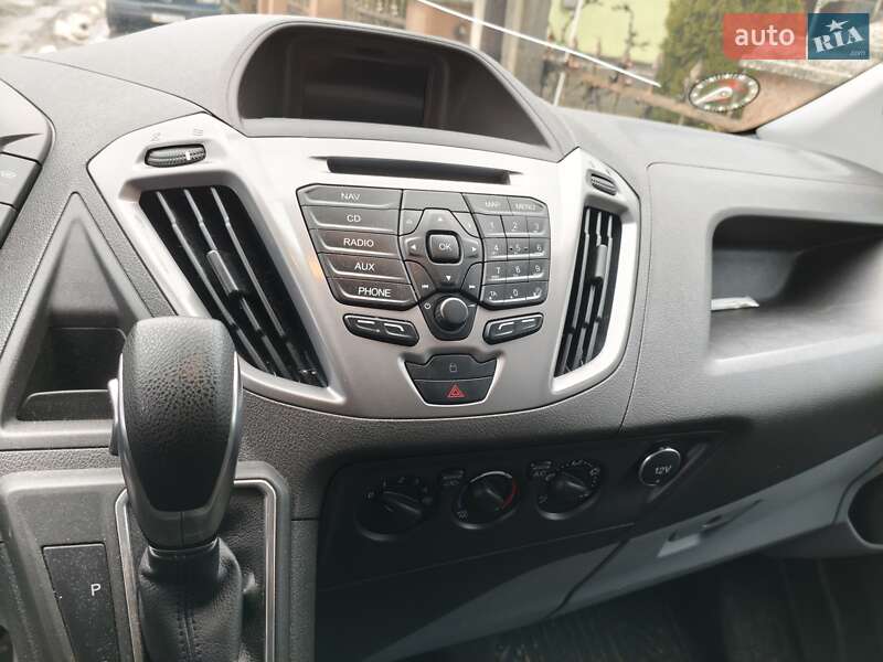 Вантажний фургон Ford Transit Custom 2017 в Міжгір'ї