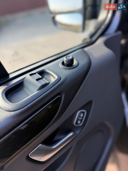 Вантажопасажирський фургон Ford Transit Custom 2020 в Києві