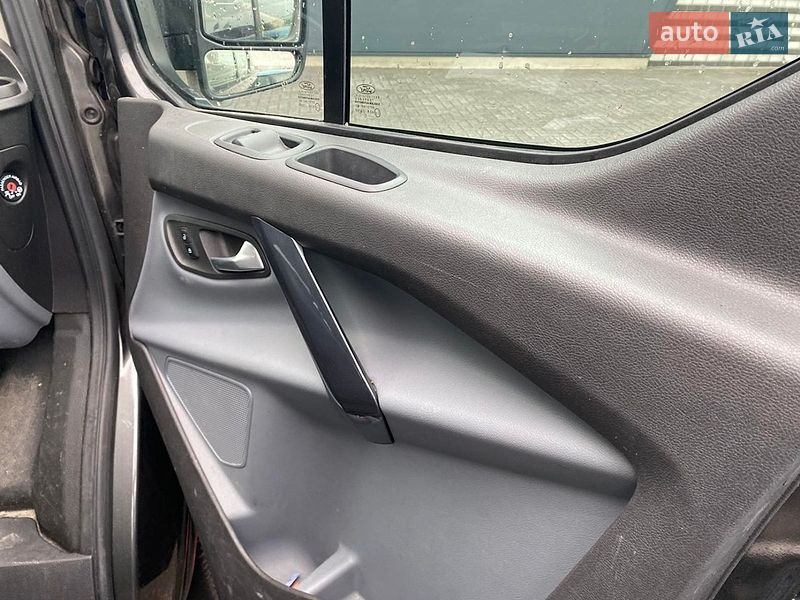 Вантажний фургон Ford Transit Custom 2017 в Калуші