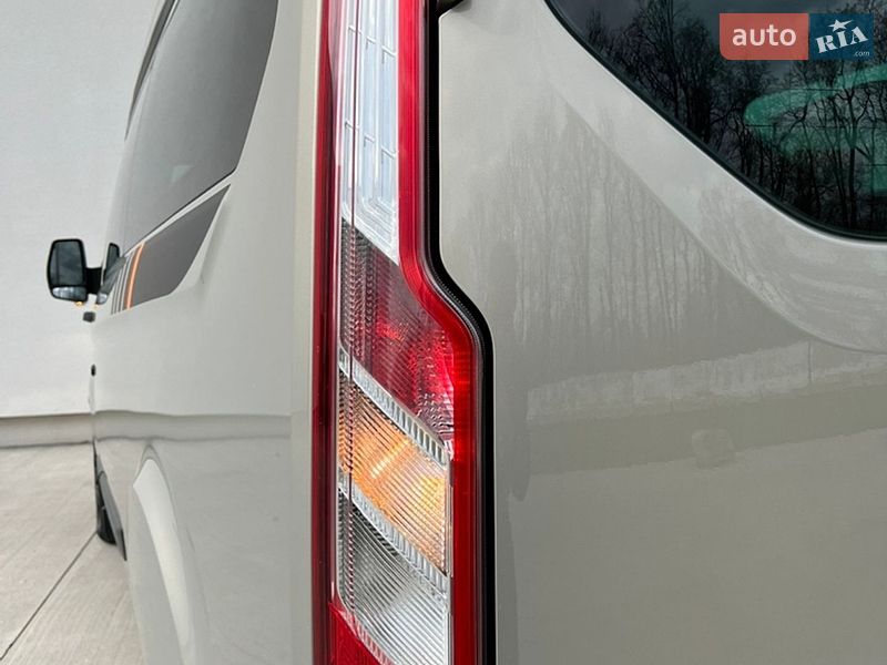 Минивэн Ford Transit Custom 2016 в Луцке