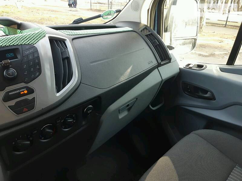 Вантажопасажирський фургон Ford Transit 2015 в Миколаєві