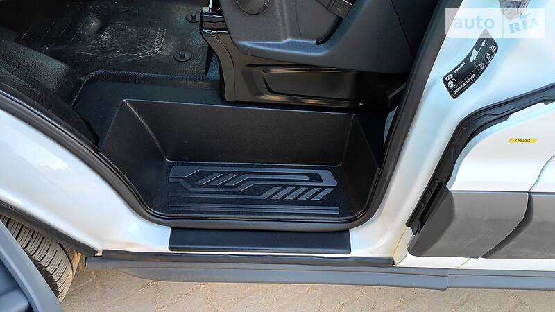 Вантажопасажирський фургон Ford Transit 2018 в Чернівцях