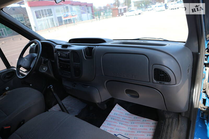 Вантажопасажирський фургон Ford Transit 2004 в Харкові