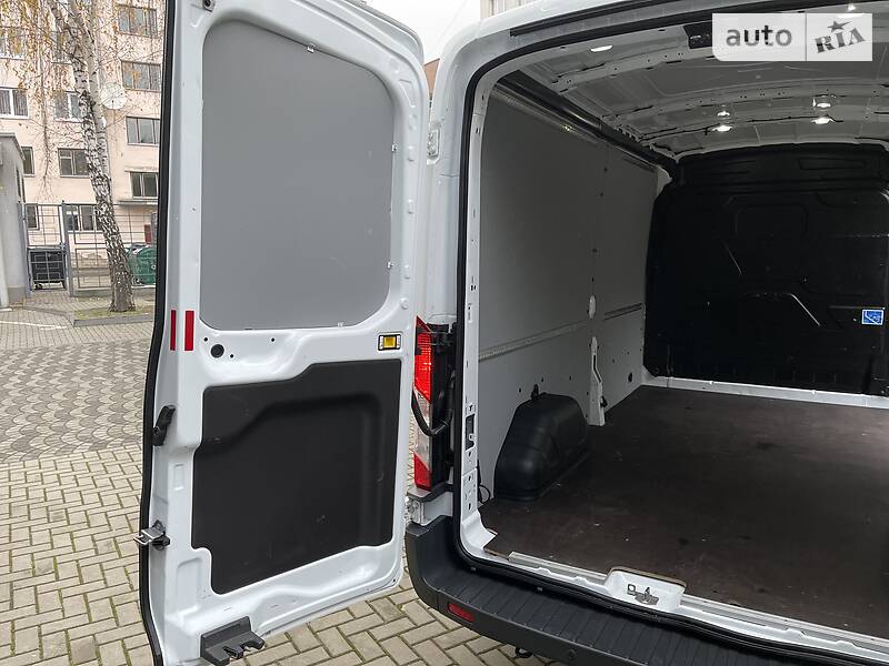 Грузовой фургон Ford Transit 2018 в Луцке