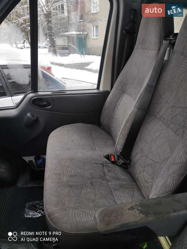 Микроавтобус Ford Transit 2004 в Вараше