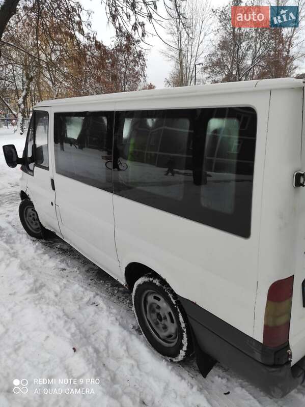 Микроавтобус Ford Transit 2004 в Вараше