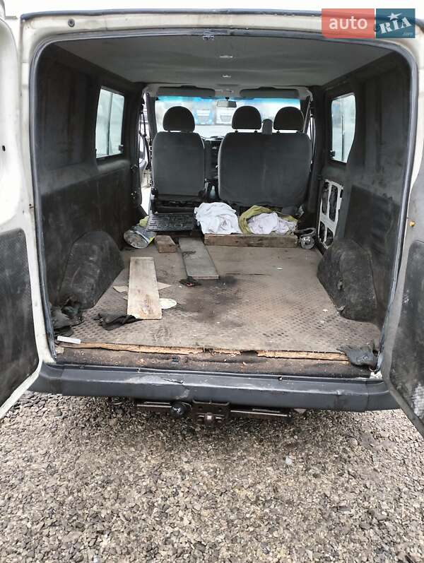Вантажопасажирський фургон Ford Transit 2002 в Чернівцях