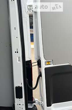 Грузовой фургон Ford Transit 2018 в 