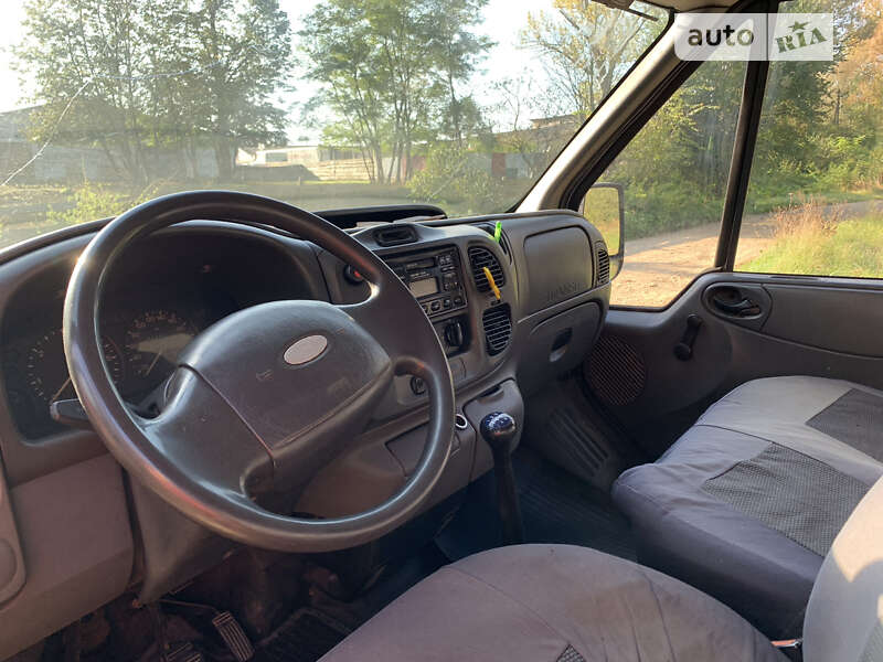 Грузопассажирский фургон Ford Transit 2000 в Косове