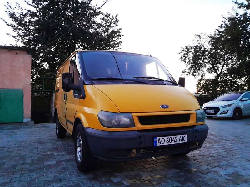 Грузовой фургон Ford Transit 2000 в 