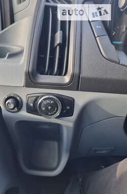 Грузовой фургон Ford Transit 2017 в 