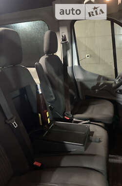 Мікроавтобус Ford Transit 2015 в 