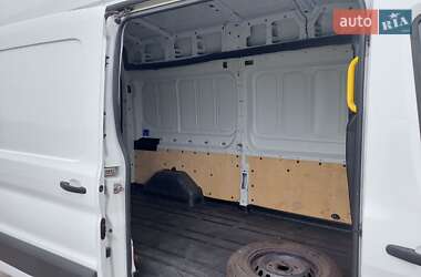 Грузовой фургон Ford Transit 2017 в 