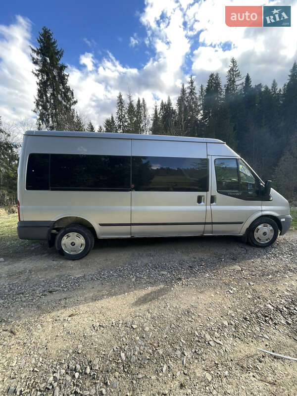 Микроавтобус Ford Transit 2013 в Воловце