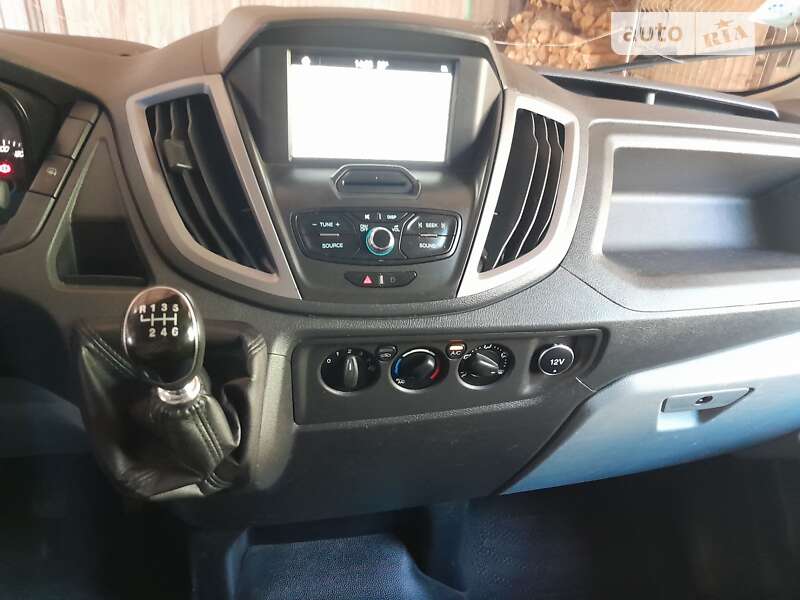 Вантажний фургон Ford Transit 2018 в Новоархангельську