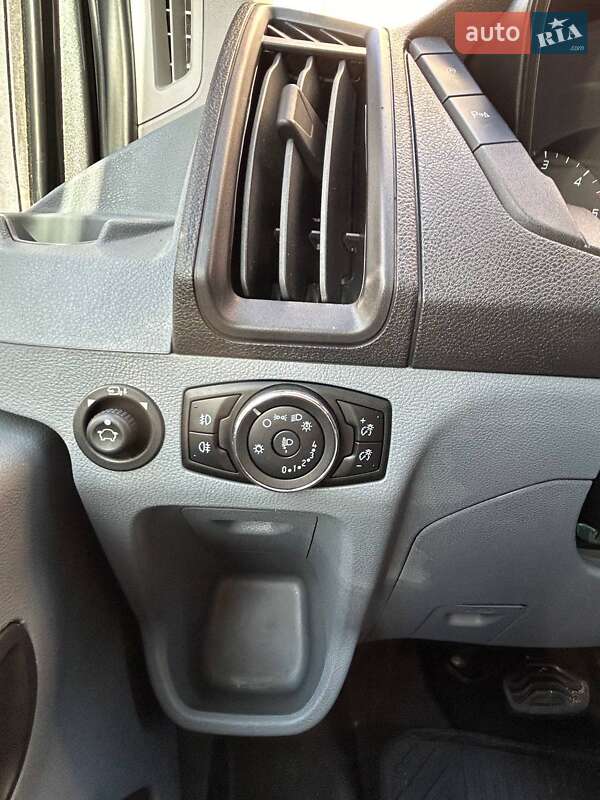 Вантажний фургон Ford Transit 2018 в Києві
