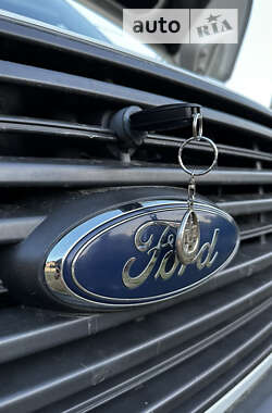 Грузовой фургон Ford Transit 2015 в 