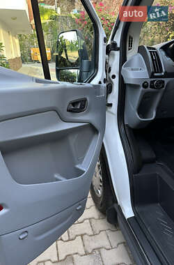 Вантажний фургон Ford Transit 2017 в 