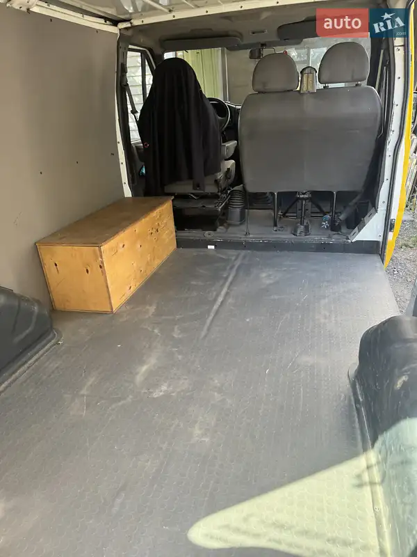 Грузовой фургон Ford Transit 2004 в 