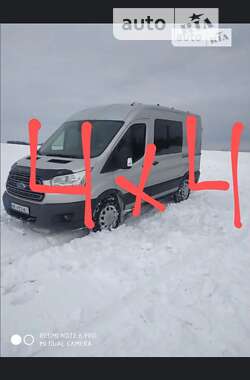 Вантажний фургон Ford Transit 2016 в Зміїві