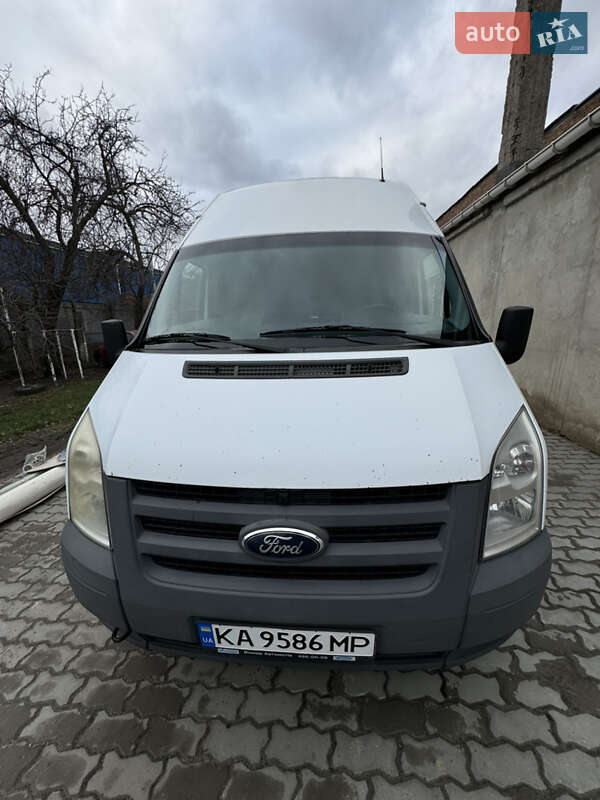 Грузовой фургон Ford Transit 2011 в 