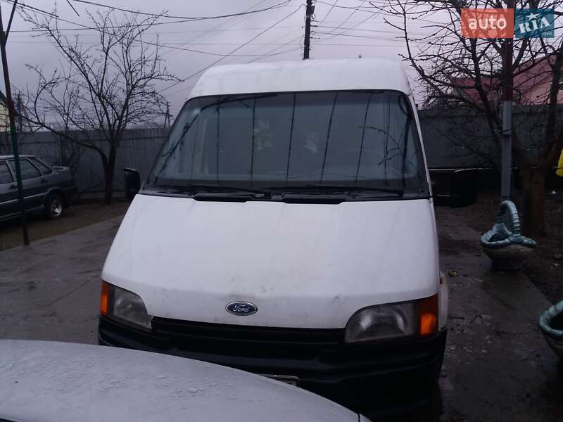 Грузовой фургон Ford Transit 1995 в Хусте