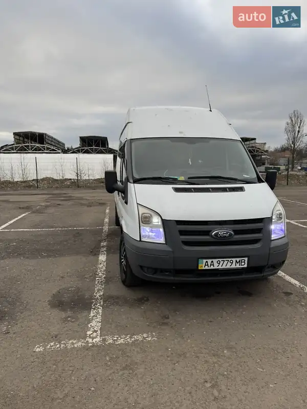 Грузовой фургон Ford Transit 2011 в 
