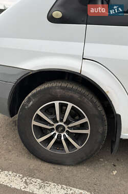 Грузовой фургон Ford Transit 2011 в 