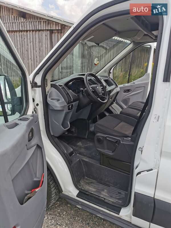 Грузовой фургон Ford Transit 2016 в Ровно