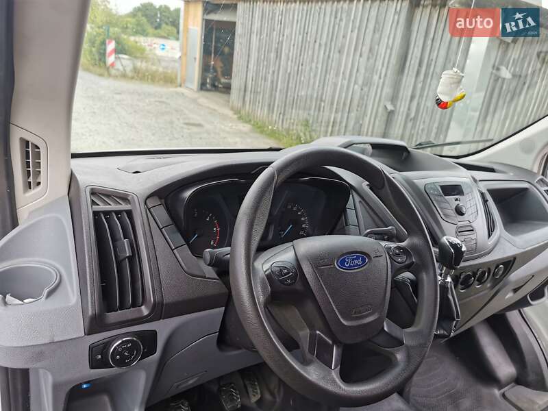 Грузовой фургон Ford Transit 2016 в Ровно