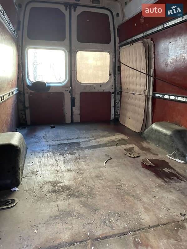 Грузовой фургон Ford Transit 2002 в Львове
