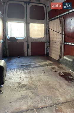 Вантажний фургон Ford Transit 2002 в 