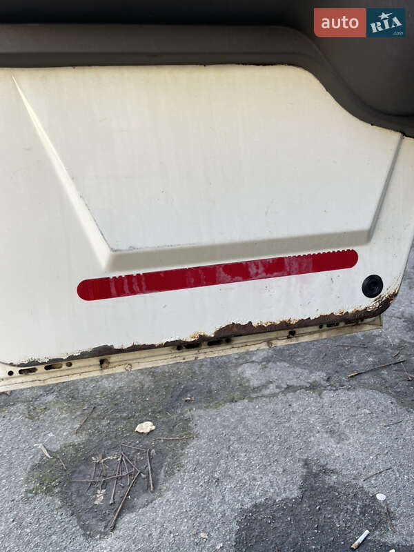 Грузовой фургон Ford Transit 2002 в Львове