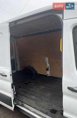 Грузовой фургон Ford Transit 2017 в 