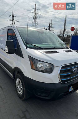Грузовой фургон Ford Transit 2022 в 