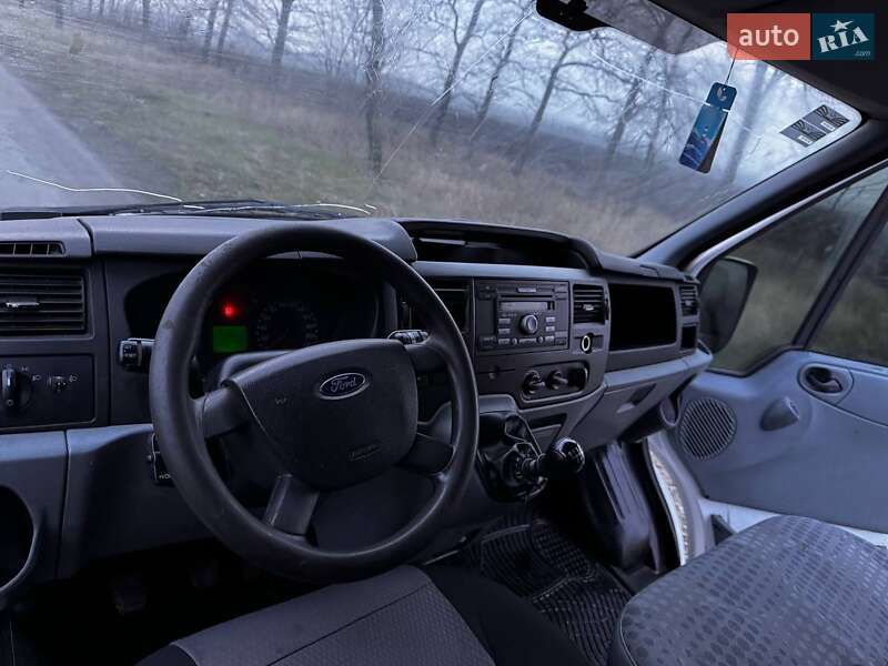 Грузовой фургон Ford Transit 2012 в 