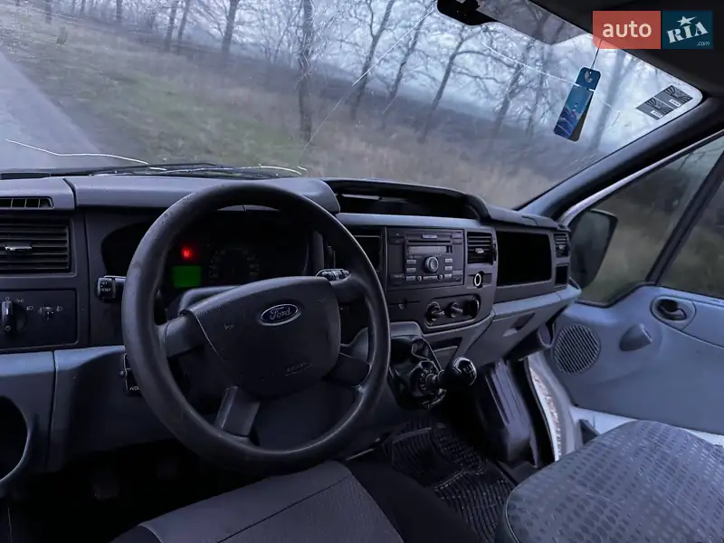 Грузовой фургон Ford Transit 2012 в 