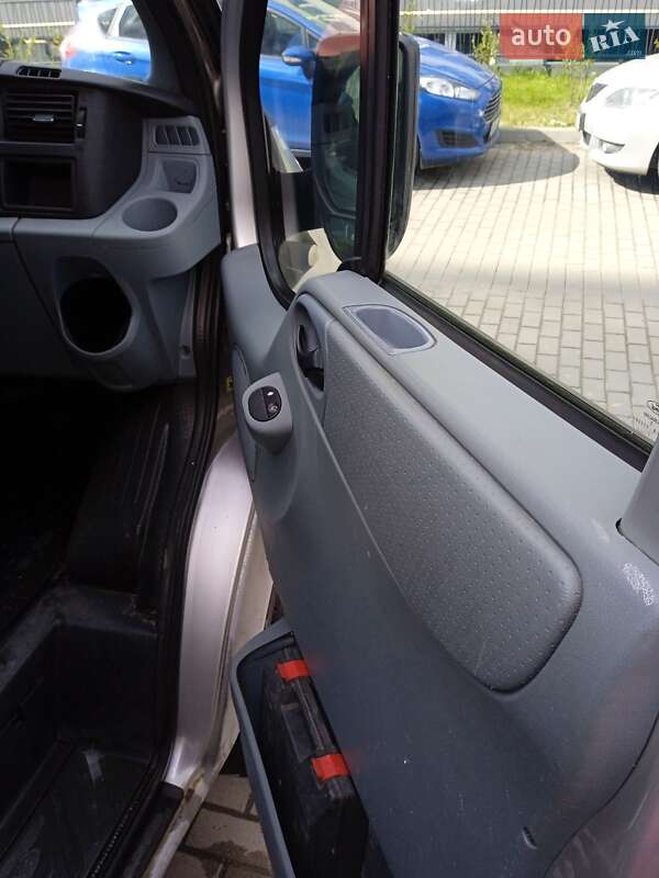 Вантажний фургон Ford Transit 2011 в Львові
