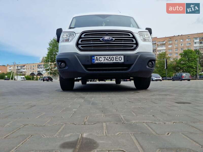 Грузовой фургон Ford Transit 2017 в Луцке