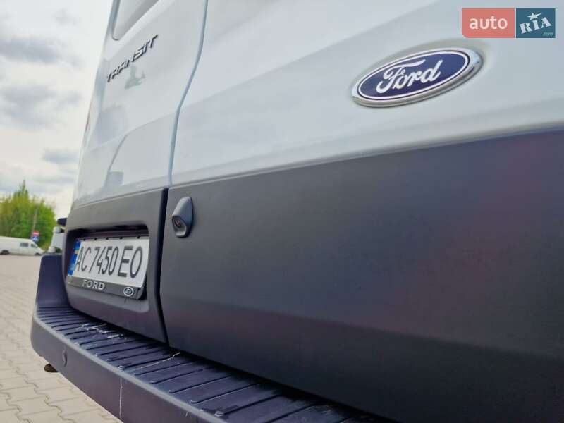 Грузовой фургон Ford Transit 2017 в Луцке