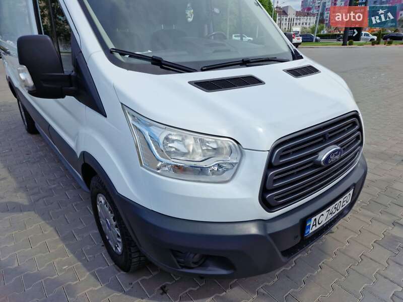 Грузовой фургон Ford Transit 2017 в Луцке