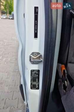 Грузовой фургон Ford Transit 2017 в 
