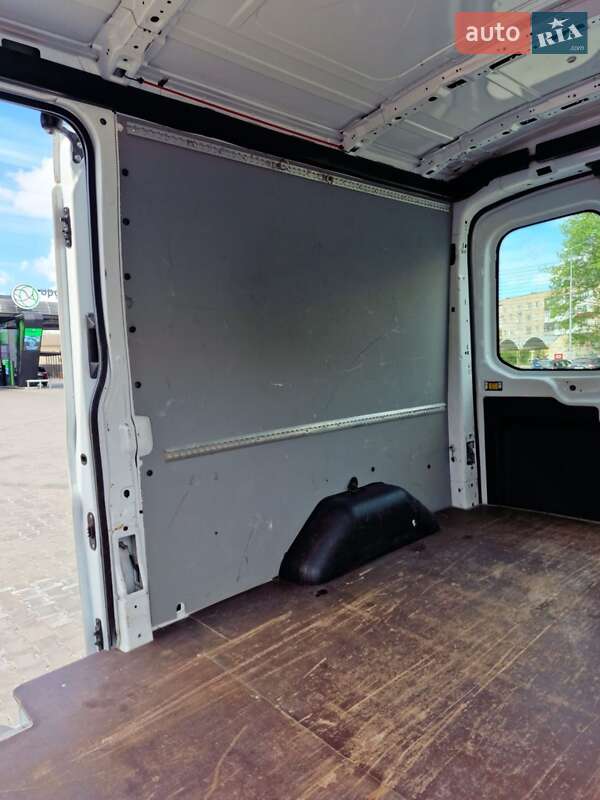 Грузовой фургон Ford Transit 2017 в Луцке