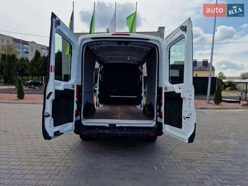 Грузовой фургон Ford Transit 2017 в Луцке
