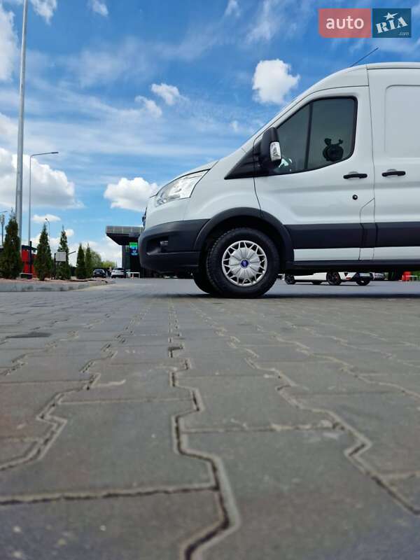 Грузовой фургон Ford Transit 2017 в Луцке
